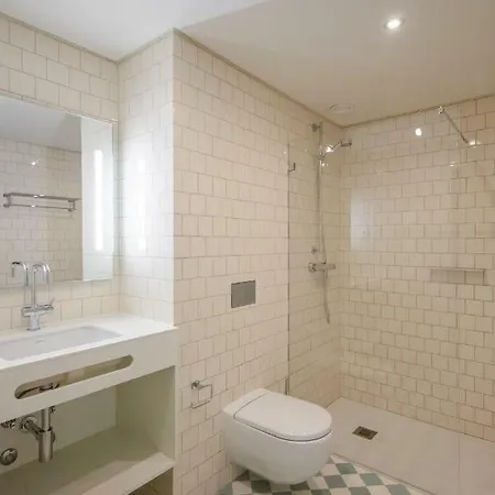 Menina Colina 4* Oporto